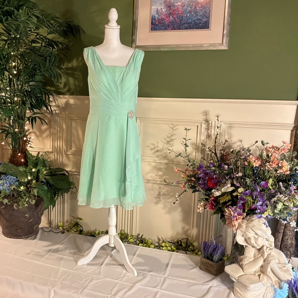 Short mint green chiffon bridesmaid  dress
